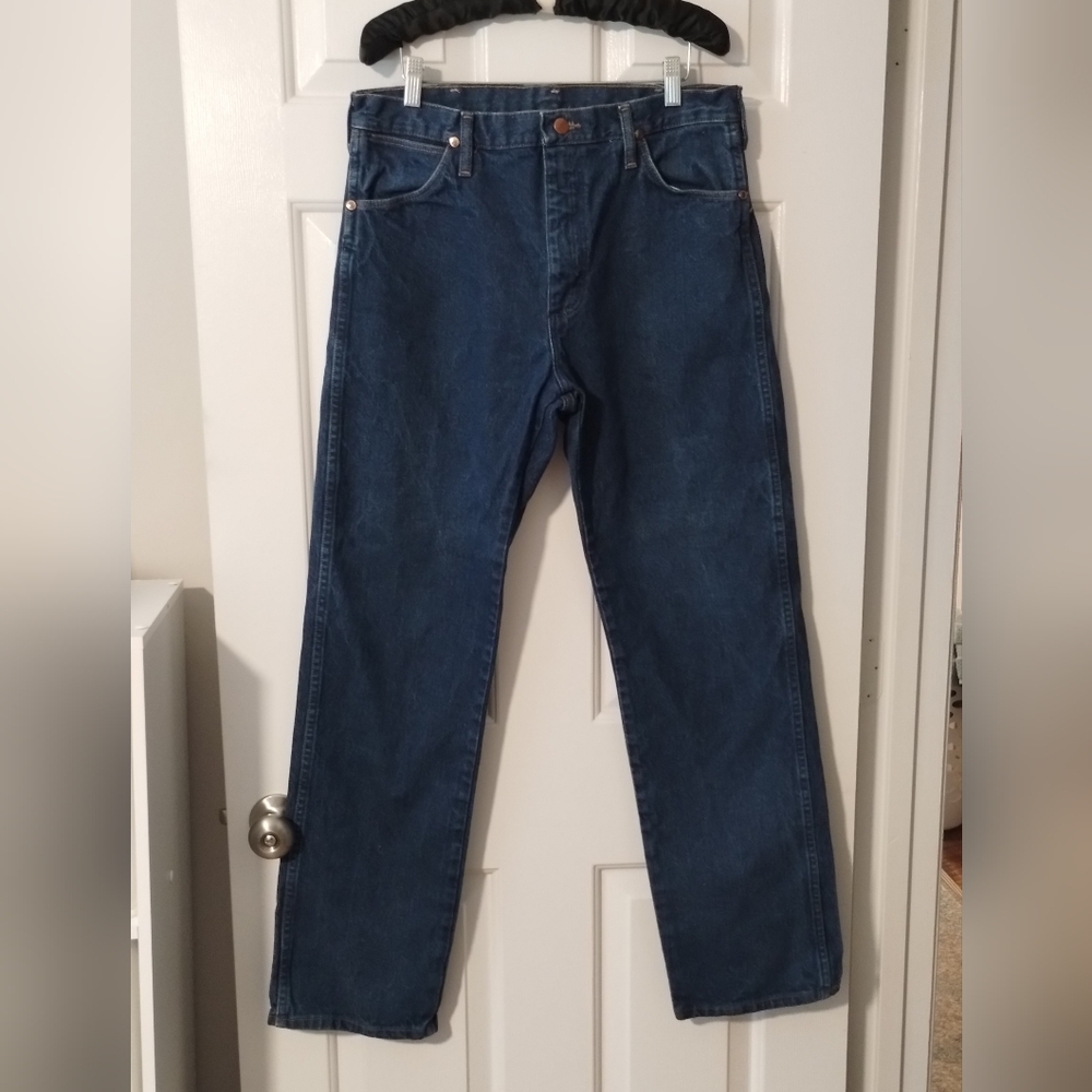 EUC Wrangler Men's Dark Wash Blue Jeans Bootcut Straight Leg